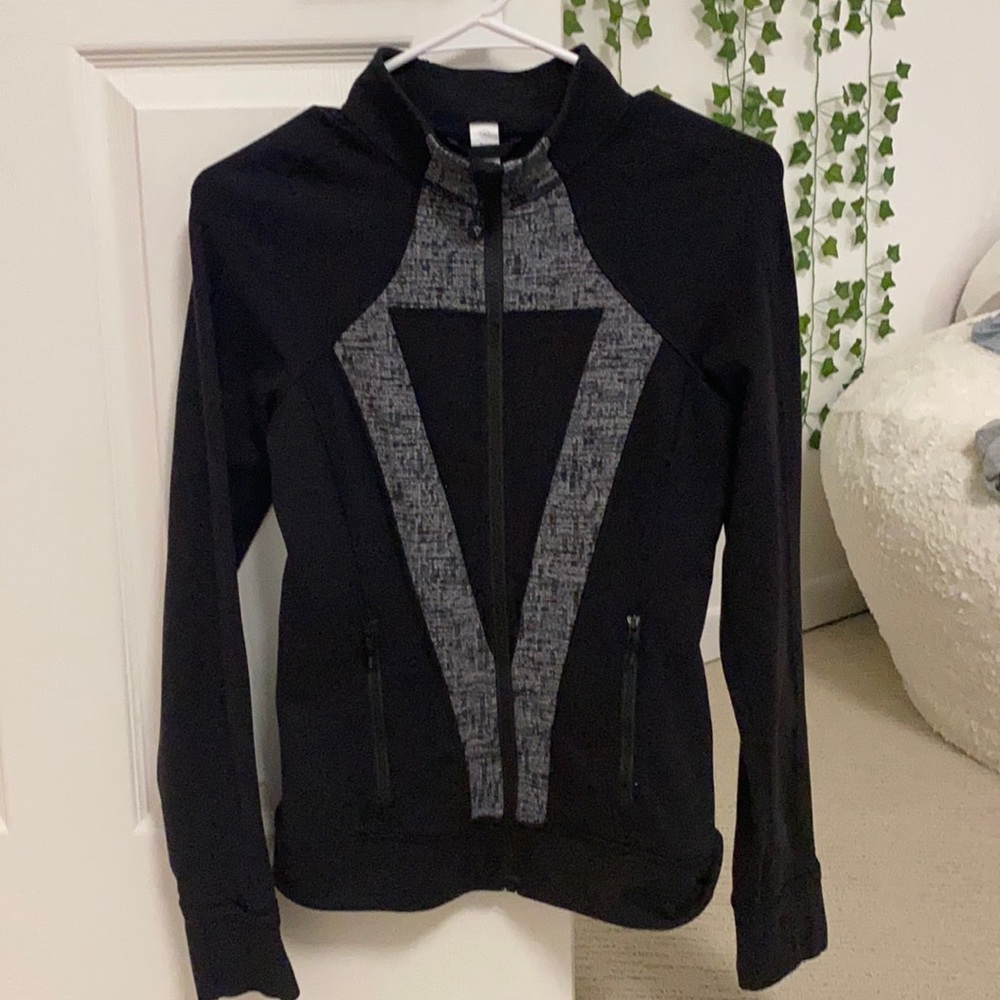 Ivivva sweater like new condition